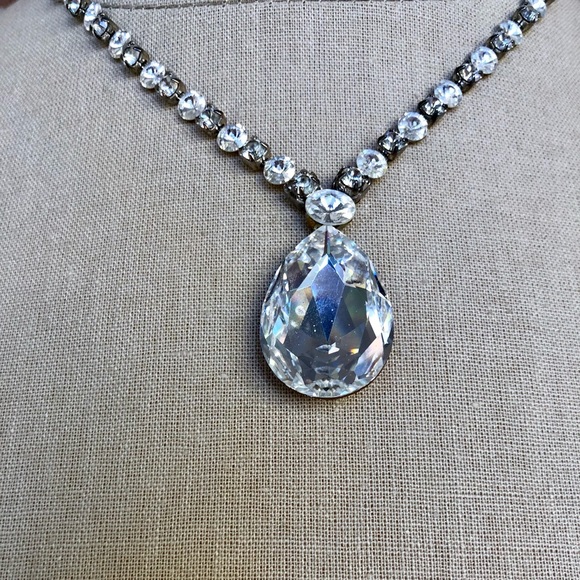 Rhinestone Crystal Pendant Necklace - Picture 8 of 9